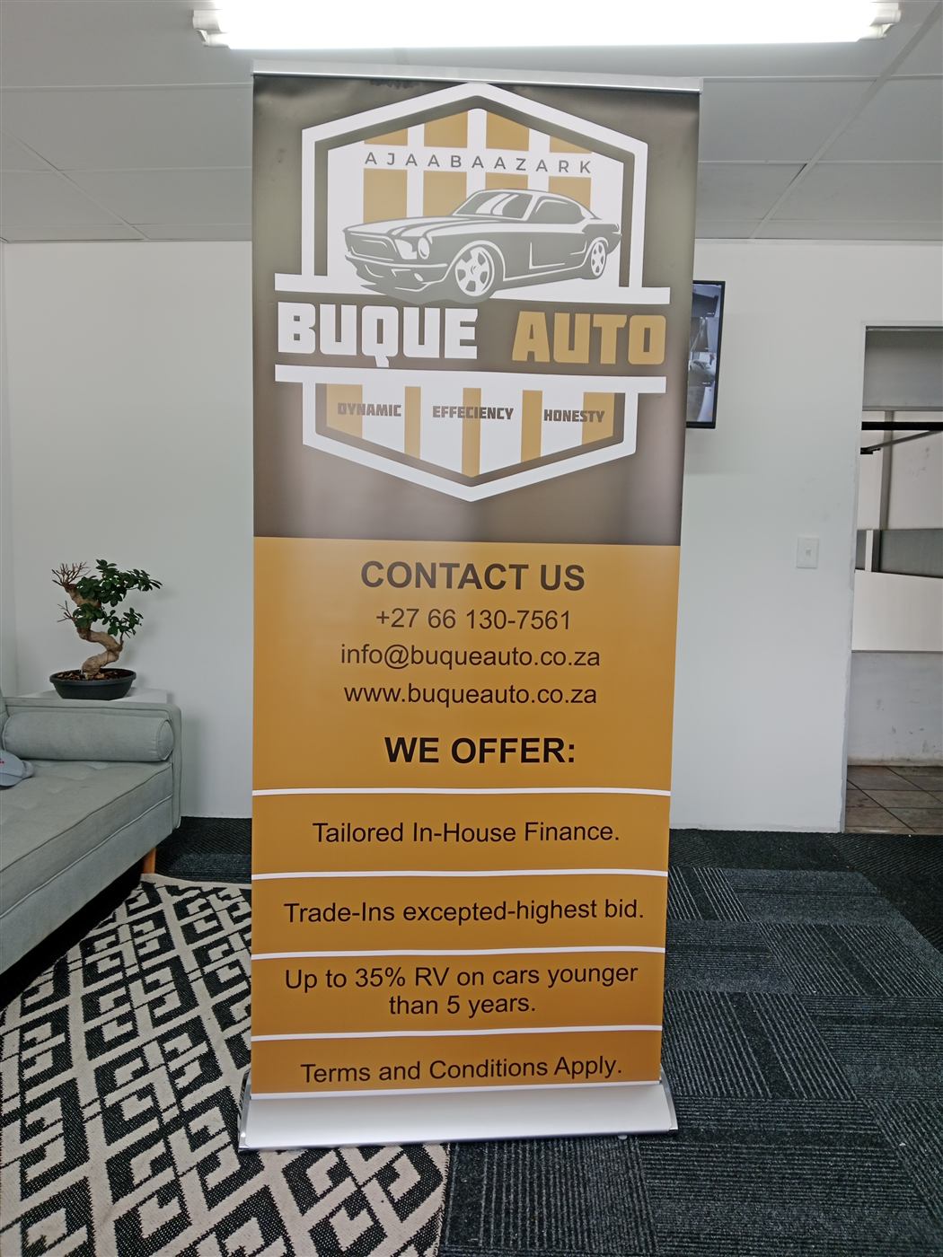 Buque Auto branded pull-up banner